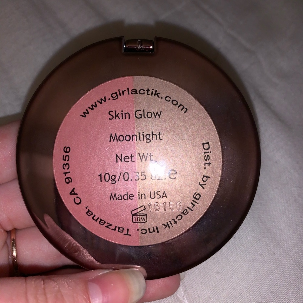 Girlactik skin glow highlight and luminous blush - Picture 3 of 3